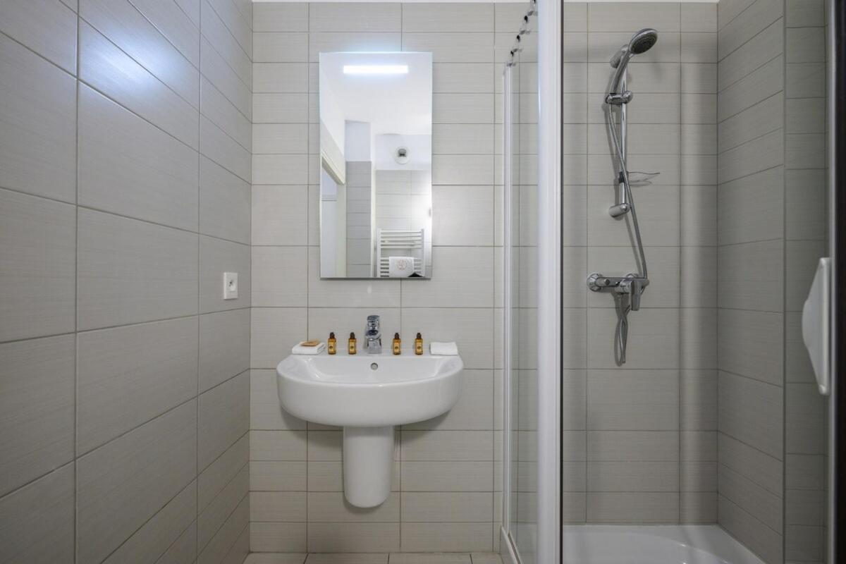 Le Coq Wagner - Garage - Swimming Pool Apartment Menton Bagian luar foto